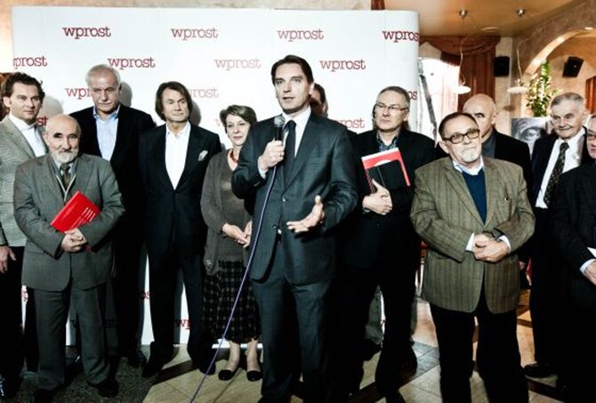 W tym roku Kapitu�a Nagrody Kisiela spotka�a si� w kawiarni Rozdro�e (fot. Wprost)