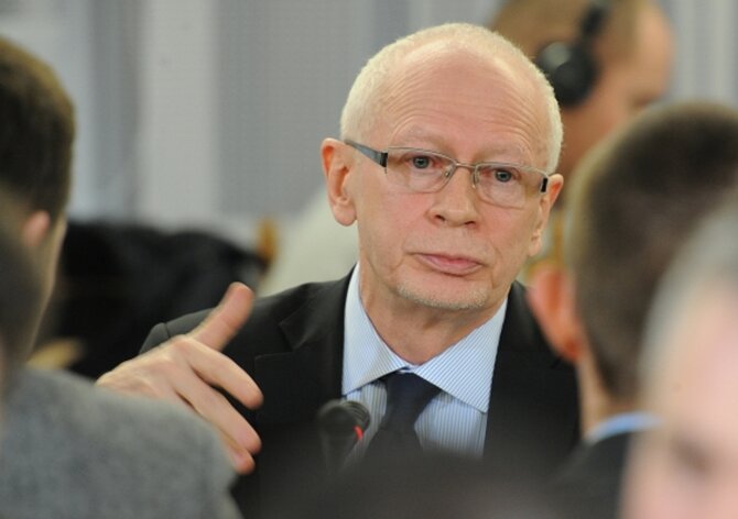 Micha� Boni (fot. PAP/Andrzej Hrechorowicz)