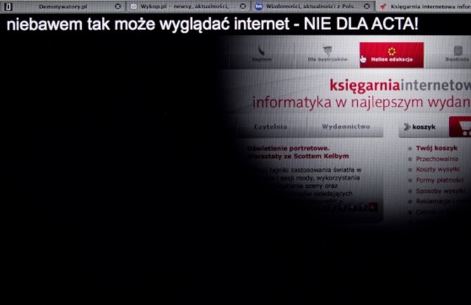 Polscy hakerzy koncentruj� si� ostatnio na walce z ACTA (fot. PAP/Maciej Kulczy�ski)