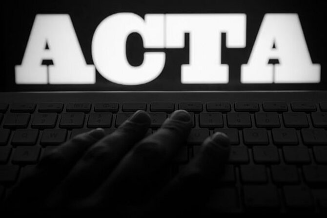 ACTA podpisana, protest trwa (PAP/Maciej Kulczy�ski)