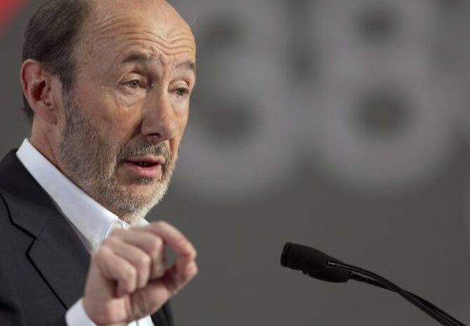 Alfredo Perez Rubalcaba, nowy lider hiszpa�skich socjalist�w (fot. PAP/EPA)