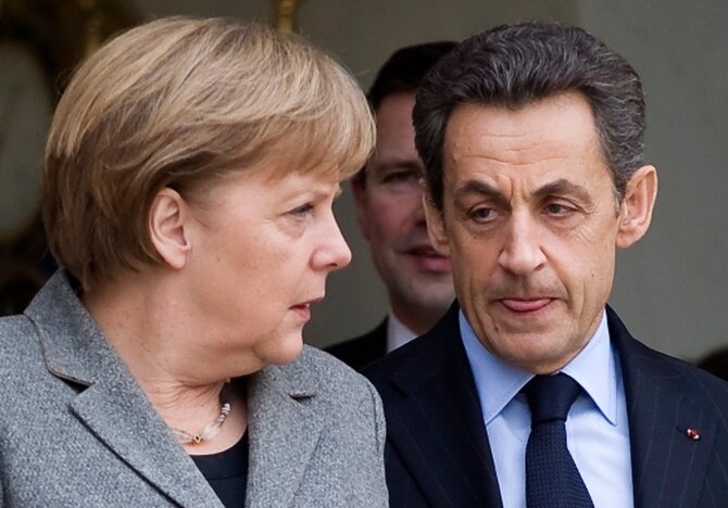 Angela Merkel i Nicolas Sarkozy (fot. EPA/IAN LANGSDON/PAP)