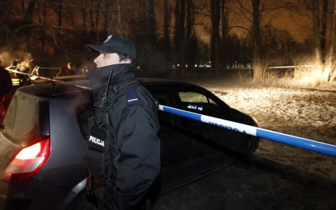 3 lutego matka Madzi wskaza�a policjantom miejsce ukrycia zw�ok c�rki (fot. PAP/Andrzej Grygiel)