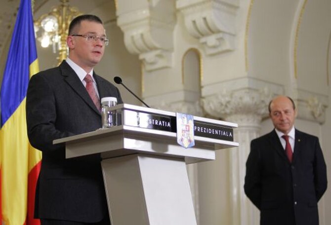 Mihai Razvan Ungureanu (fot. EPA/ROBERT GHEMENT/PAP)