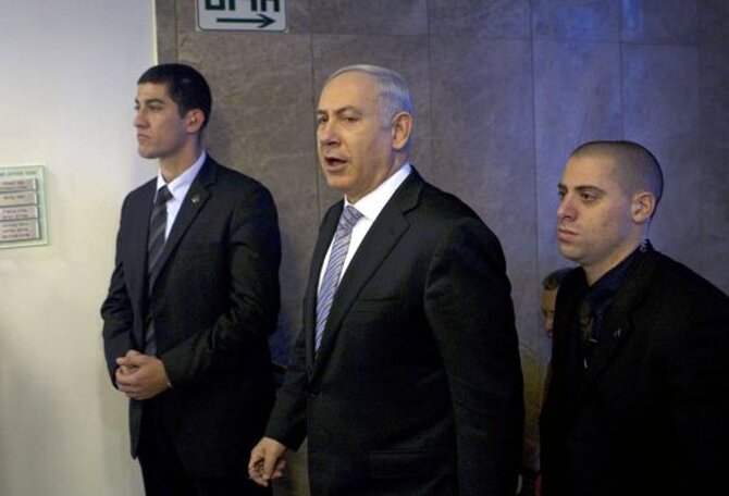 Benjamin Netanjahu (w �rodku, fot. EPA/BAZ RATNER/PAP)