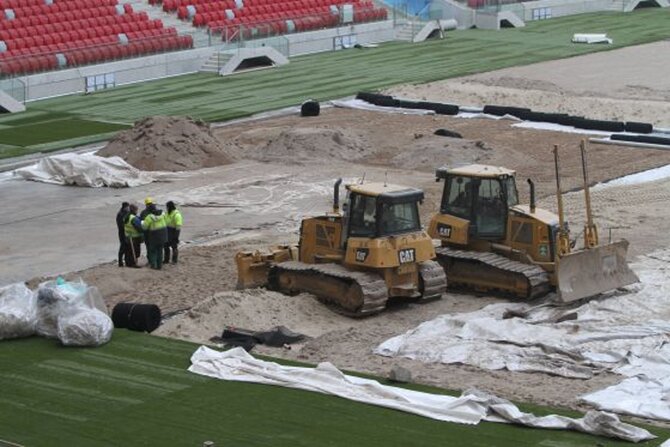 Uk�adanie murawy na Stadionie Narodowym ma si� zako�czy� 8 lutego (fot. PAP/Bart�omiej Zborowski)