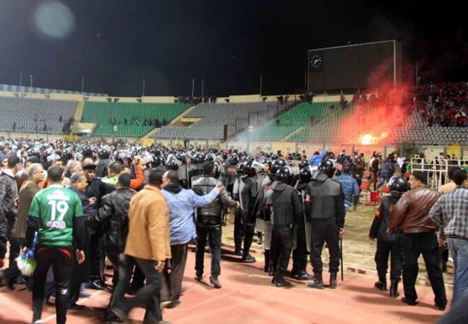 W zamieszkach jakie wybuch�y po meczu Al-Masry i Al-Ahly zgin�y 74 osoby (fot. ACTION PRESS / Newspix.pl)