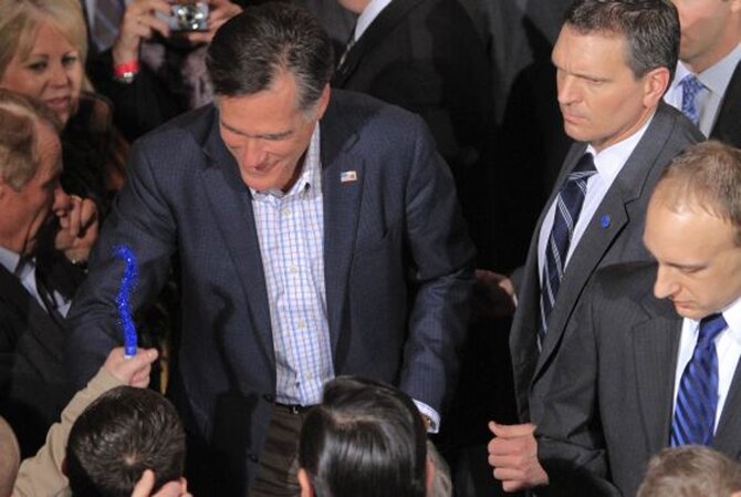 Mitt Romney zosta� zaatakowany podczas wiecu w Denver (fot. EPA/BARRY GUITERREZ/PAP)