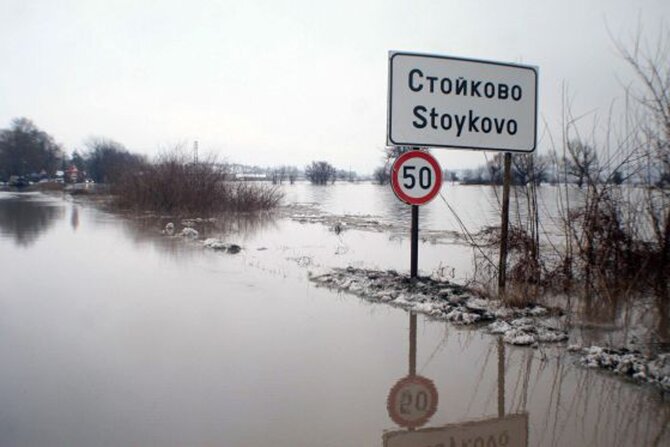 Bu�gari� po powodziach i �nie�ycach jest sparali�owana (fot. EPA/BGNES/PAP)