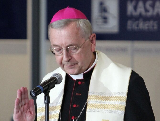 Abp StanisĹaw GÄ
decki (fot. Maciej Opala / Newspix.pl)