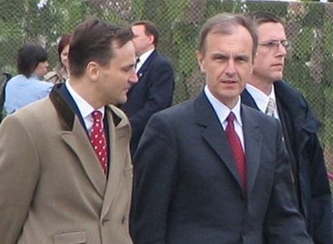 Czy Bogdan Klich (z prawej) straci posad� ministra? (fot. Wikipedia)