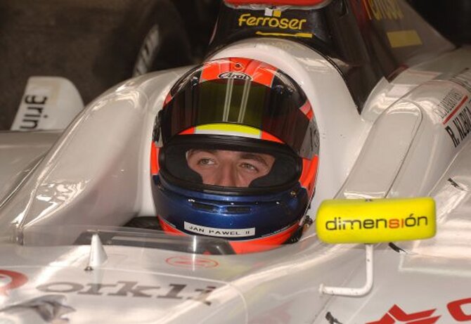 Robert Kubica z napisem na kasku “Jan Pawe� II“ (fot. Forum)