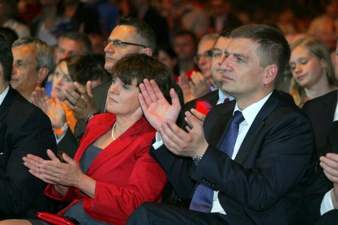 Joanna Kluzik-Rostkowska i Bartosz Ar�ukowicz (fot. FORUM)