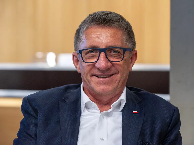 Poseł PiS ściga go za mema, którego nie wrzucił i którego nie stworzył. „Publiczne ogłoszenie zemsty”