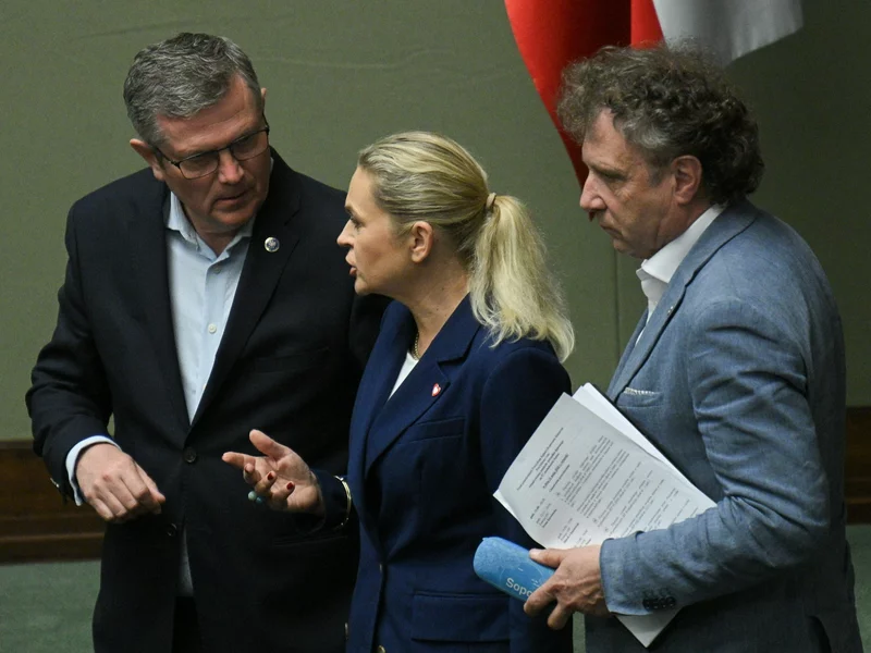 Wakacje przed wakacjami? Oberwało się MEN. Wśród nauczycieli wrze