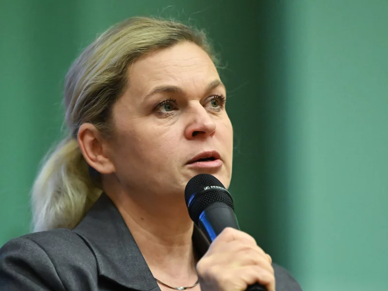 Głośny sondaż o problemach w edukacji. Tak zareagowała szefowa MEN