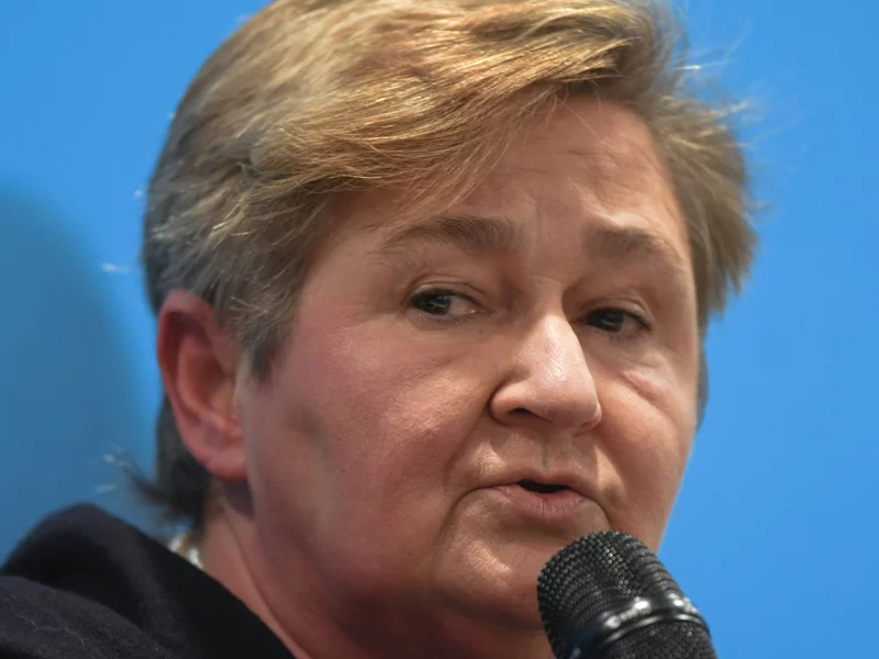 Magdalena Środa o 11 listopada: Dzień chuligaństwa, rac, wrzasków i agresji