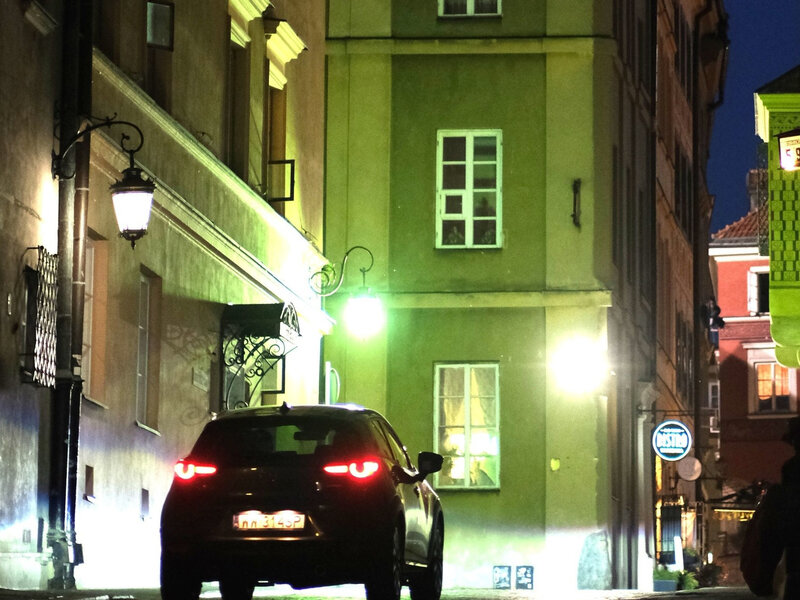 Warszawiacy znaleźli sposób na nocną prohibicję. Dowozy niemal bez przerwy