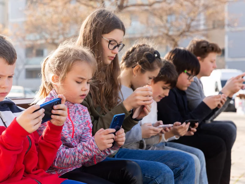 Internet nie dla dzieci? Większość Polaków chce nowych przepisów