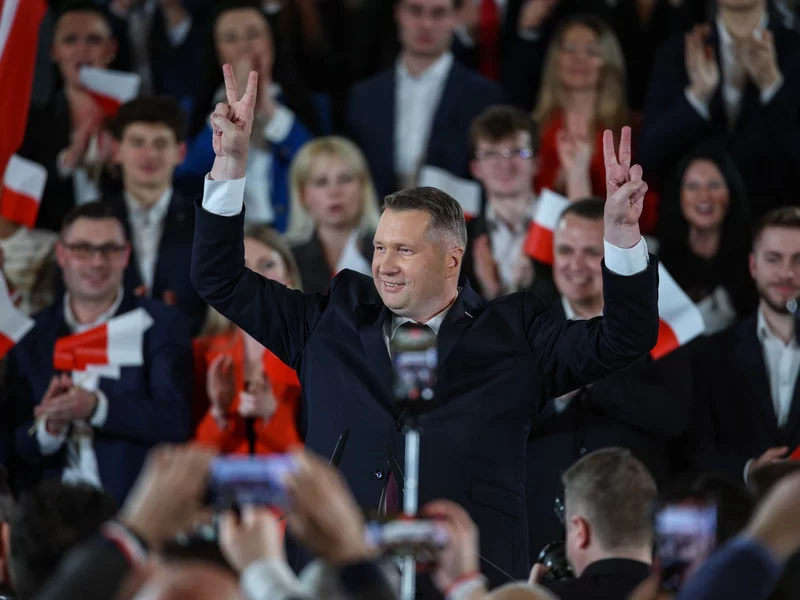 Ujawniono kulisy decyzji Kaczyńskiego. To miała być zasłona dymna. „Nie zderzak. Czołg”