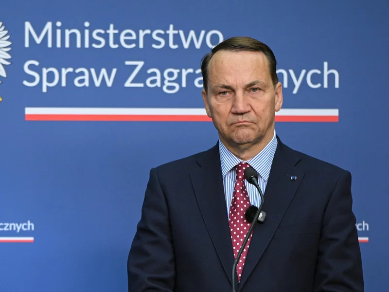 Sikorski wskazał, dlaczego Nawrocki nie chce podpisać nominacji Klicha. „Głowa «potwora»”