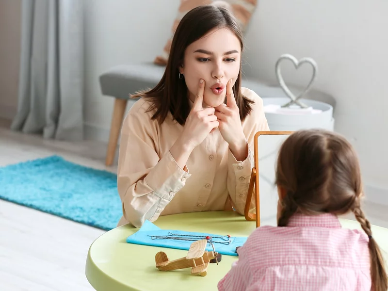 Najczęstsze błędy w nauce poprawnej wymowy. Co rodzice robią nieświadomie dzieciom?