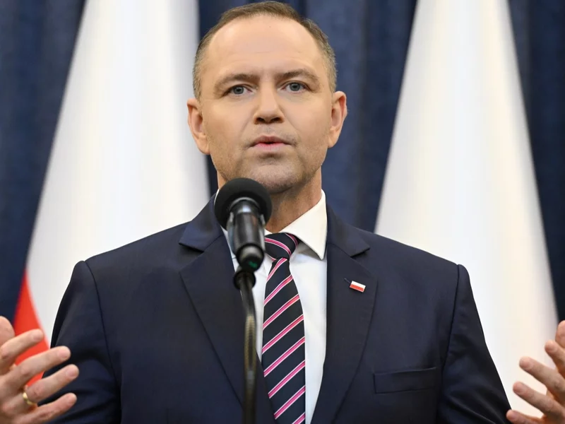 Nawrocki chce zdelegalizować partię. Tak się tłumaczy