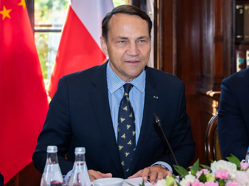 Sikorski odpowiada Mateckiemu. „Jakby na człowieka rzucił się martwy skunks”