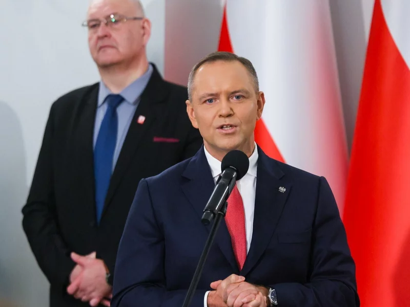 Burza po słowach Nawrockiego. „Wydaje mu się, iż jest Królem Słońce”