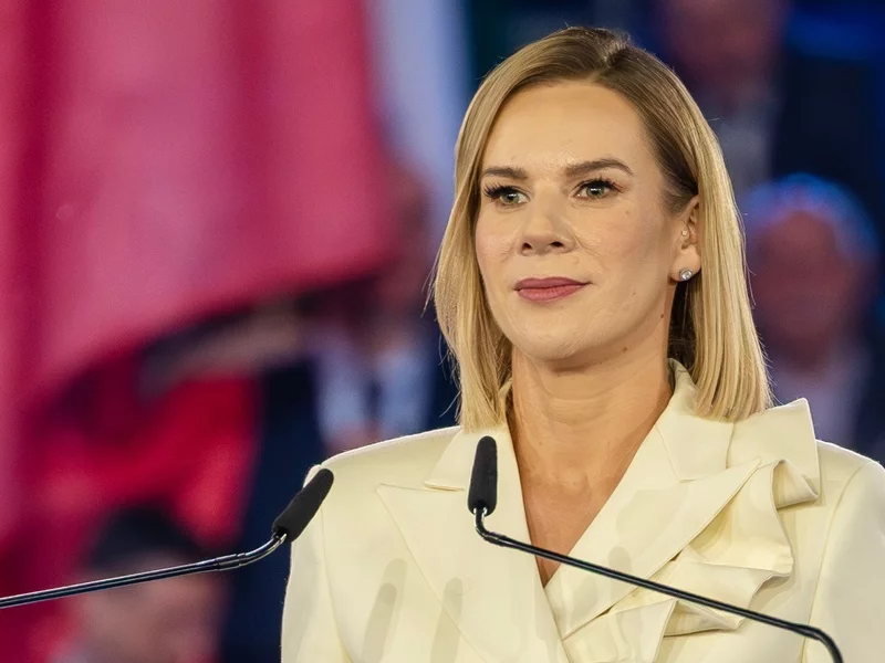 Taki wizerunek wybrała Nawrocka. „Przybrała pozę Świętej Matki Narodu”