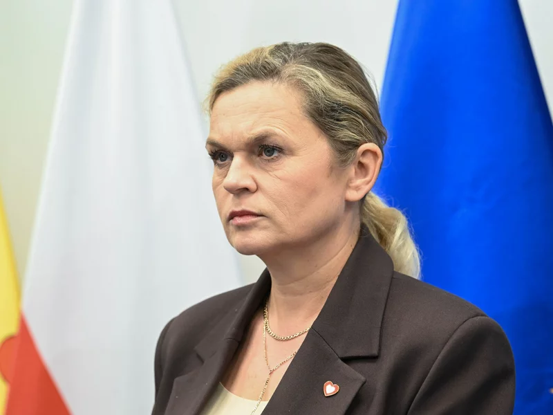 Nowy zakaz w polskich szkołach? Szefowa MEN: Decyzja przyspieszona