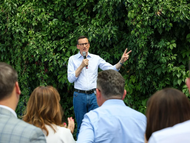 Polacy podpowiadają Morawieckiemu. Taką strategię powinien wybrać. Nowy sondaż