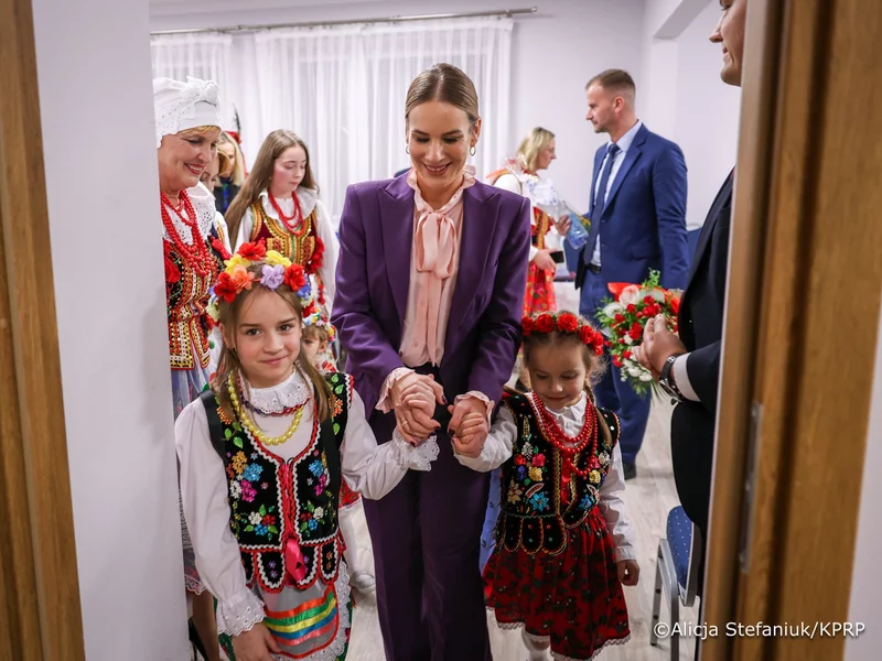 Marta Nawrocka czy Agata Narciarz? smerfy mieli ocenić i... zaskoczyli