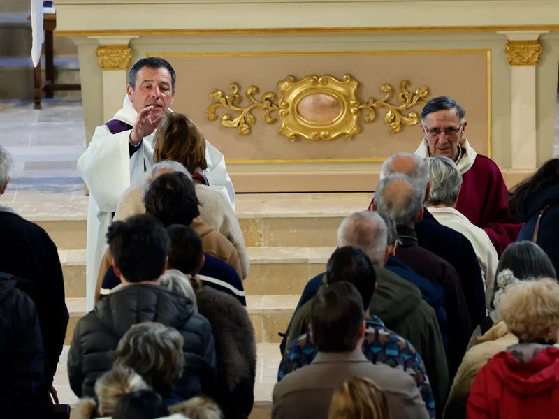 Ksiądz przekroczył granicę? Oburzeni wierni składają skargę do kurii