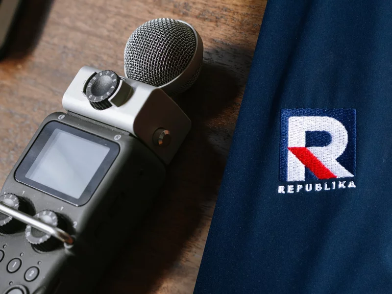 Ważą się losy TV Republika. KRRiT wyciągnie rękę do stacji Sakiewicza?