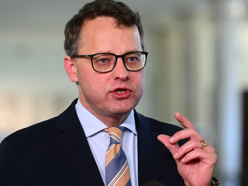 Romanowski wróci i namiesza w PiS? „Nie będzie wychodził z TV Republika”