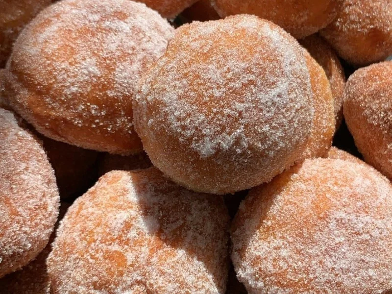 Pączki z popularnych sklepów trafiły do laboratorium. Zawierały pestycydy i MOSH