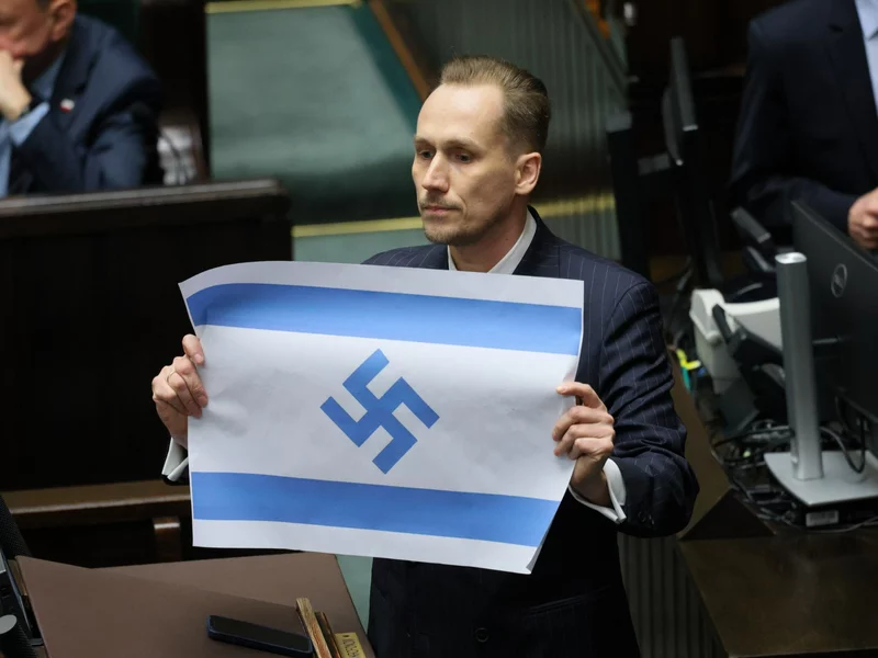 Skandal w Sejmie. Berkowicz pokazał flagę Izraela ze swastyką