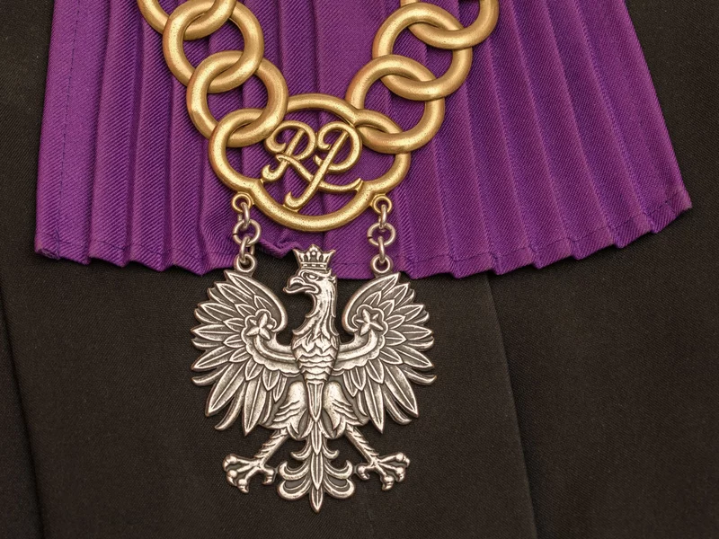 Jak jedna sędzia wychowała sobie cały sąd. „Kompromitujące zachowanie”