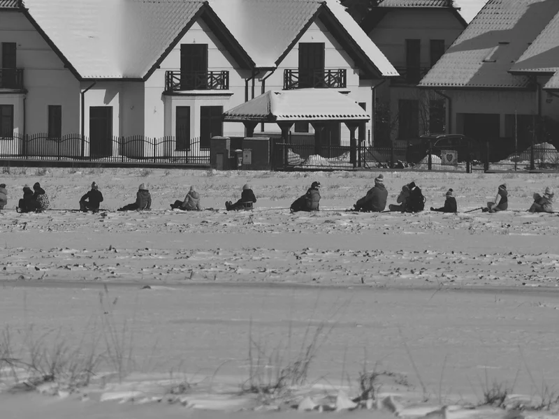 Tragiczny finał nielegalnego kuligu. 49-latek uderzył głową w słup