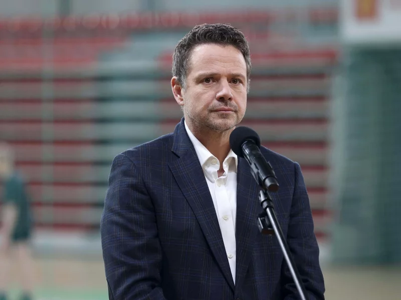 Trzaskowski powinien podać się do dymisji? Sondaż ujawnił nastroje Polaków