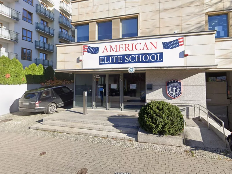 Zlikwidowano „amerykańską” szkołę w Warszawie. Właściciel jest ścigany przez Interpol