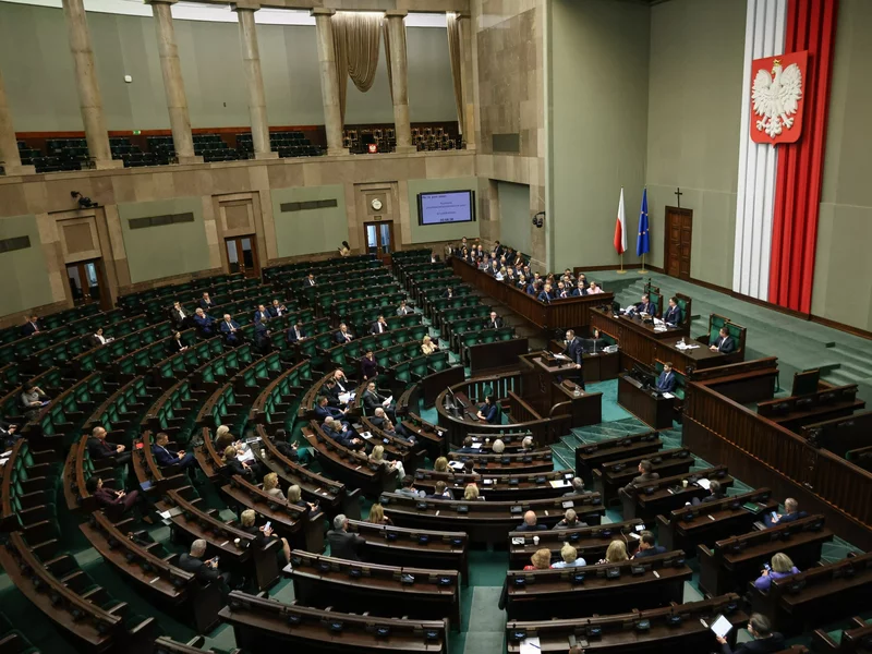 Ekstremalnie długa majówka posłów. Wtedy wrócą do Sejmu