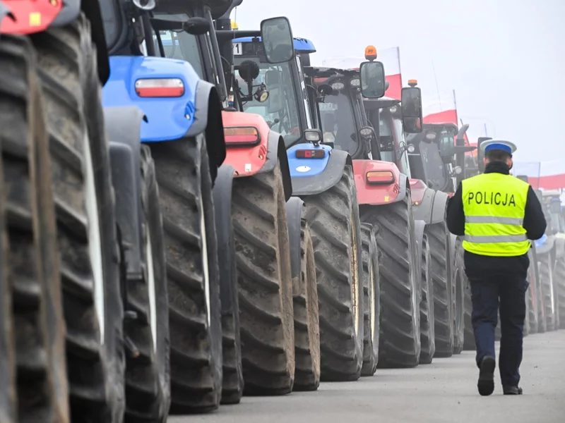 Setki traktorów na ulicach Brukseli. Protestują także polscy rolnicy