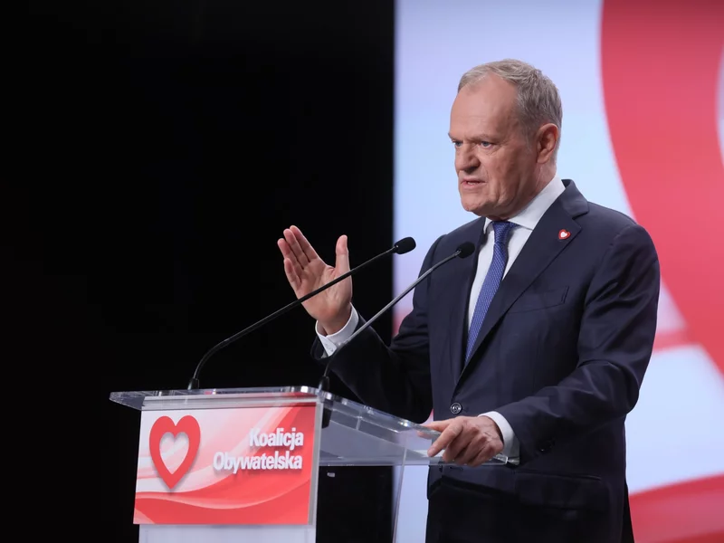 Miażdżąca klęska Orbana. Sikorski „zaczepił” Nawrockiego, Tusk opublikował nagranie