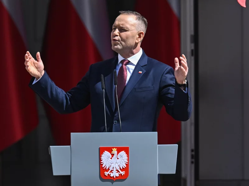 Nawrocki wręczył awanse oficerom. „Z waszych życiorysów płynie głębokie przekonanie”