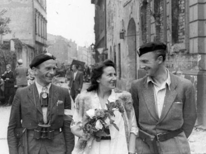 Bombardowanie przerwało ich ślub. „Radosna chwila w morzu okrucieństwa”