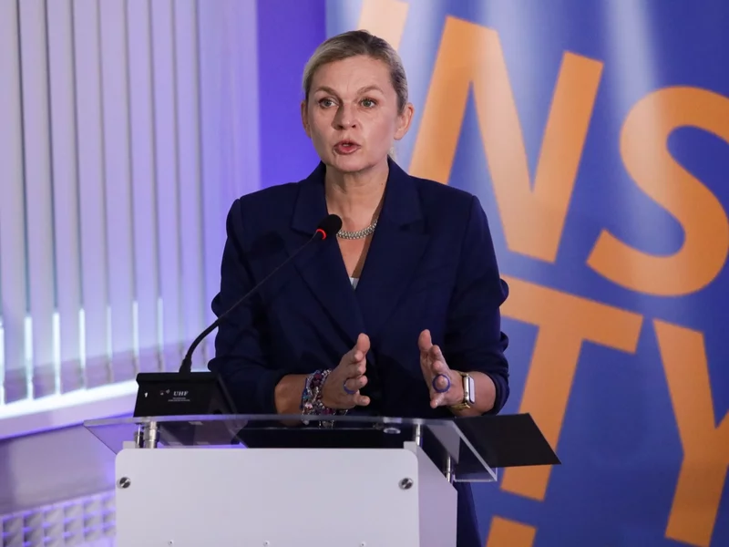 Awantura o kaszę. Nowacka nazywa Morawieckiego „niedouczonym”