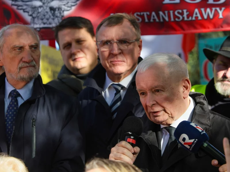 Kaczyński grzmi podczas protestu przed TK. „Rząd Tuska ma centralę w Berlinie”