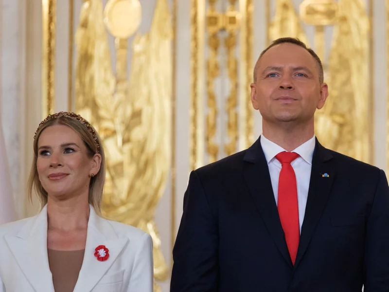 Rok z Karolem Nawrockim. Polacy ocenili nowego prezydenta